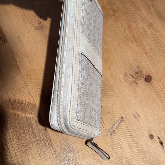 NWOT COACH accordion Wallet White C signature zip - Picture 7 of 10
